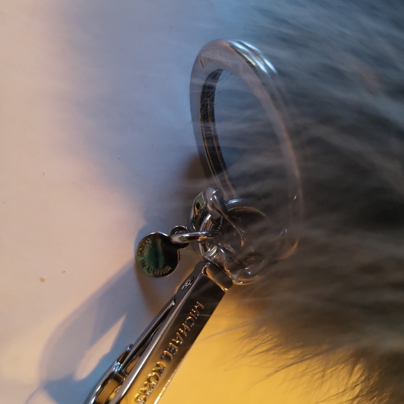 Key Charm Fur Pom Pom - Picture 11 of 11